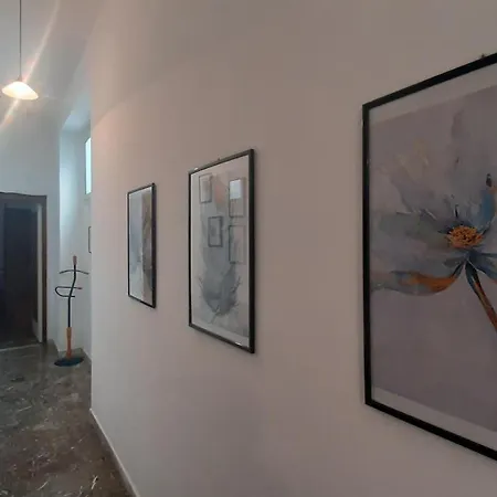 Plaza Apartment *
