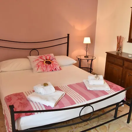 Plaza Джардини-Наксос