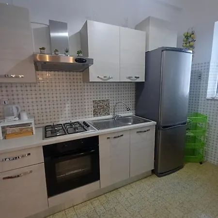 Plaza Apartment *