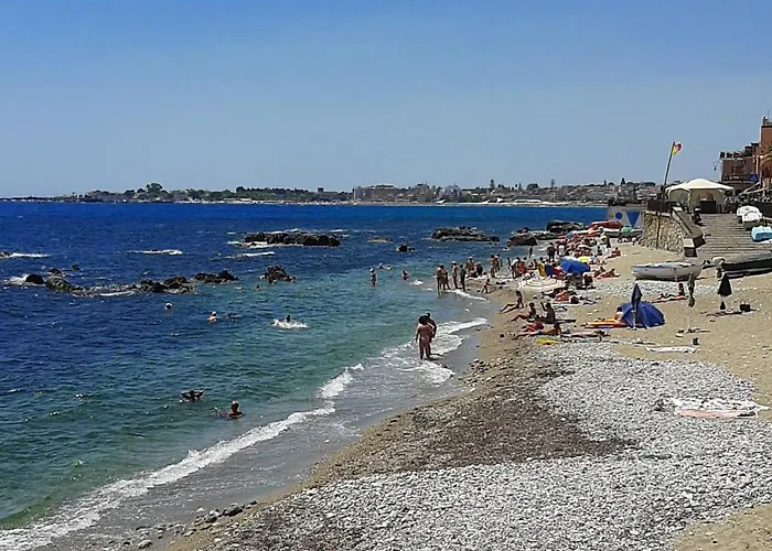 Plaza Джардини-Наксос