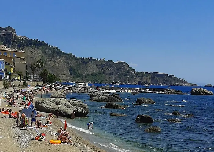 Plaza Джардини-Наксос